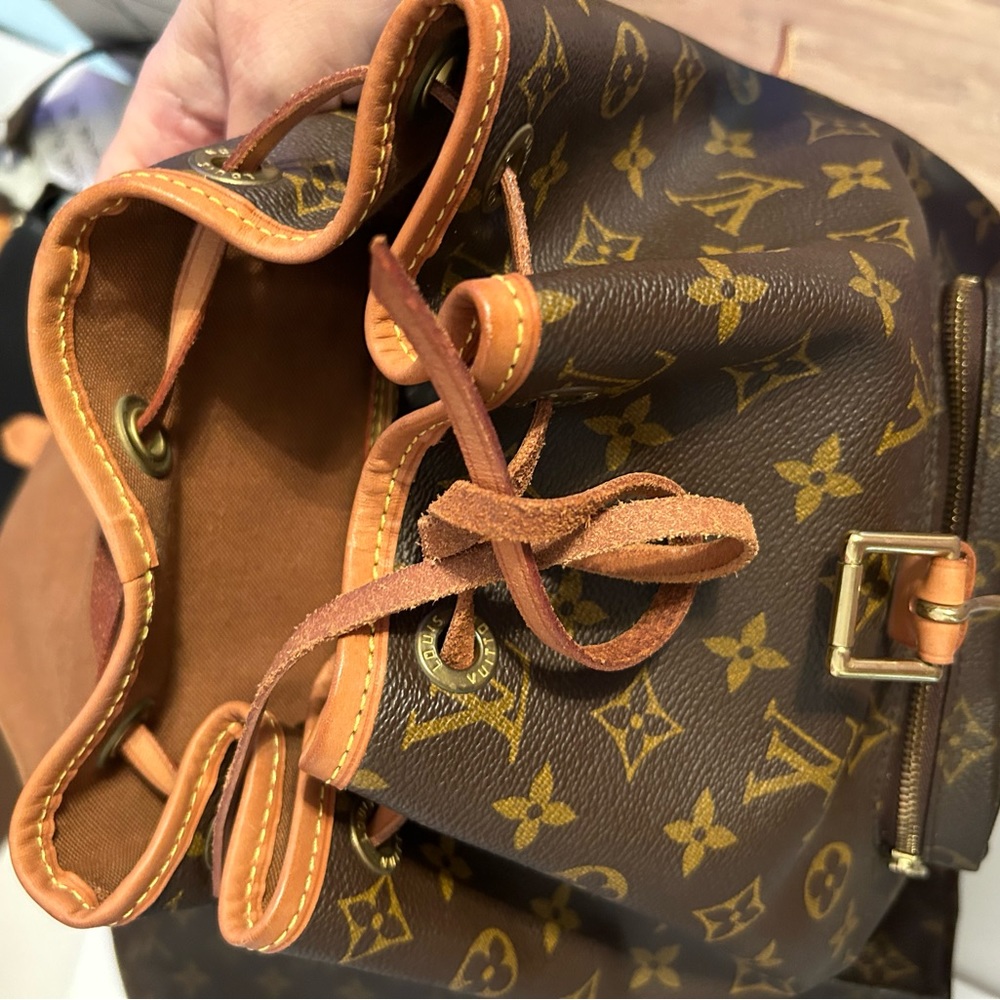 Louis Vuitton Montsouri MM Backpack - Picture 9 of 16